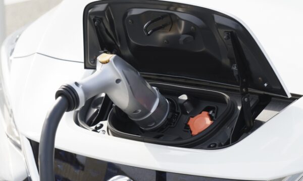 久留米市内の住宅にて、電気自動車の充電器設置工事
